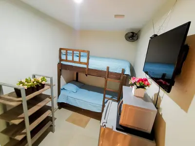 Una televisión o centro de entretenimiento en Posada Bugambilia