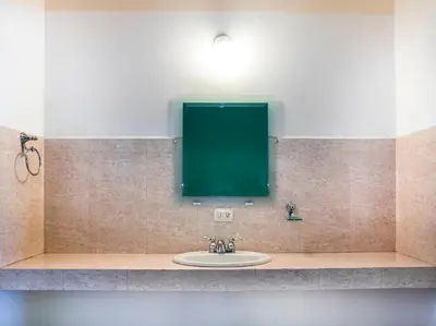 Un baño de Paraje Santa Cruz