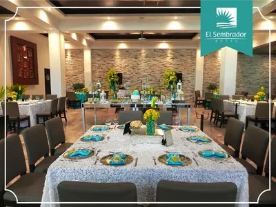 Un restaurante o sitio para comer en Hotel El Sembrador