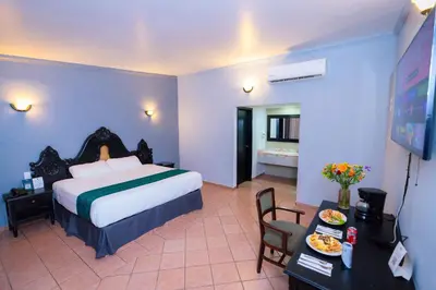 Cama o camas de una habitación en InHouse Select Hacienda Tres Rios Hotel Culiacán