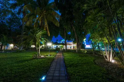 Jardín al aire libre en InHouse Select Hacienda Tres Rios Hotel Culiacán