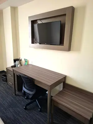 Una televisión o centro de entretenimiento en Hotel ALO! Express