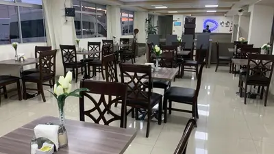 Un restaurante o sitio para comer en Hotel ALO! Express