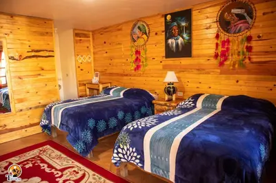 Cama o camas de una habitación en TARAMURI HOTEL & TOURS