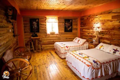 Cama o camas de una habitación en TARAMURI HOTEL & TOURS