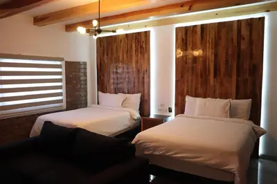 Cama o camas de una habitación en TARAMURI HOTEL & TOURS