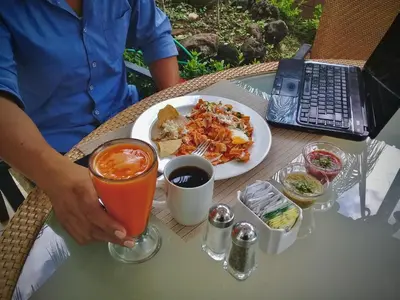 Comida en o cerca de este hotel