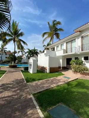 Jardín al aire libre en Villas Puerto Iguanas, Marina Mazatlán