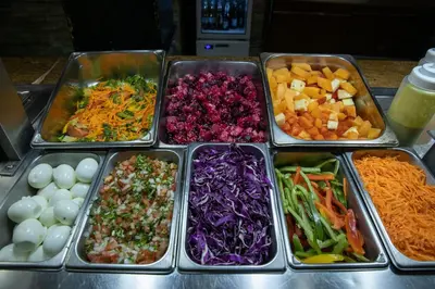 Comida en o cerca de este hotel
