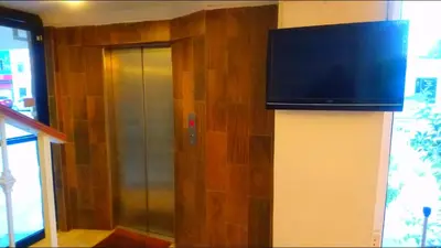 Una televisión o centro de entretenimiento en Hotel Royal Inn