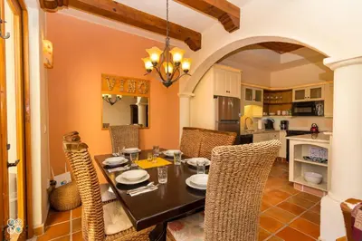 Una cocina o zona de cocina en Casa Del Vino 2BR by Casago
