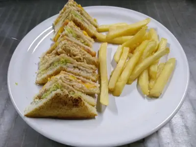 Comida en o cerca de este hotel