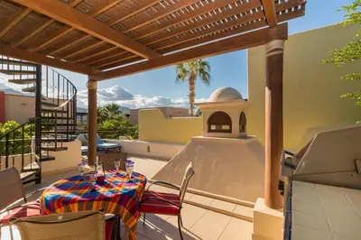 Zona de estar de Casa Isla 2BR by Casago