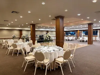 Un restaurante o sitio para comer en Fresno Galerias