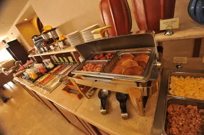 Comida en o cerca de este hotel