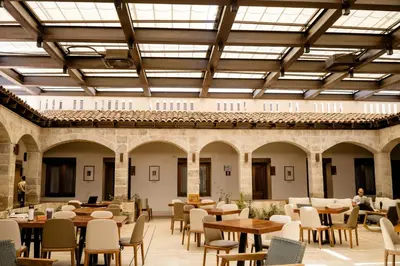 Un restaurante o sitio para comer en Hotel Marielena