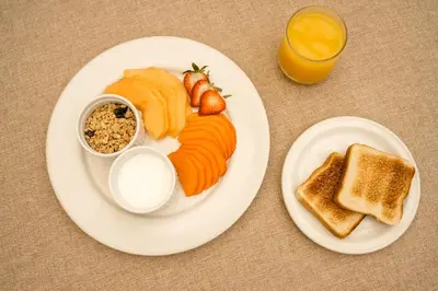 Comida en o cerca de este hotel