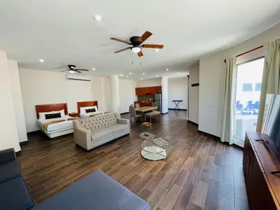 Plano de La Lola Hotel & Suites