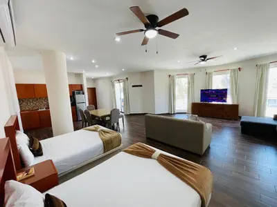 Plano de La Lola Hotel & Suites