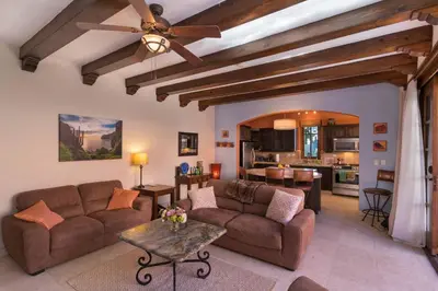 Zona de estar de Casa Bella 2BR by Casago