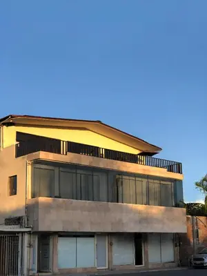 Edificio en el que se encuentra el apartahotel