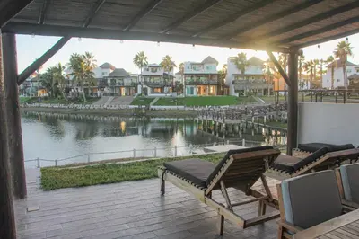 Vista de un río cerca de esta villa