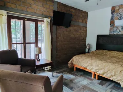 Una televisión o centro de entretenimiento en Hotel Villa de Urike