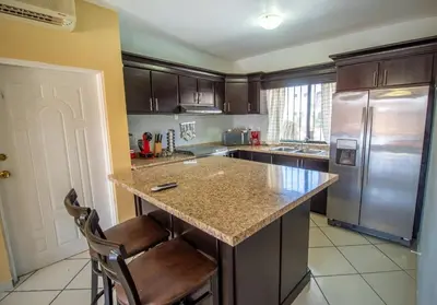 Una cocina o zona de cocina en Alberca Caliente, Heated Pool House with the view