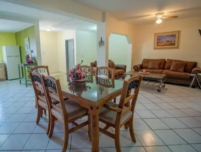 Zona de estar de Casa 12-1 - Beautiful Mountain Views (Newly Renovated - Pictures To Come!)