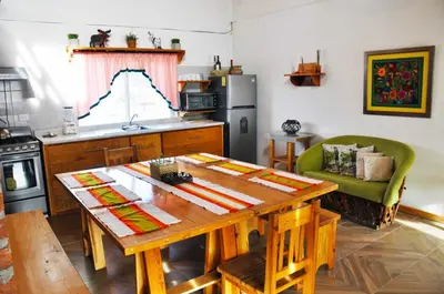 Una cocina o zona de cocina en Hermosa y cálida casa tipo cabaña