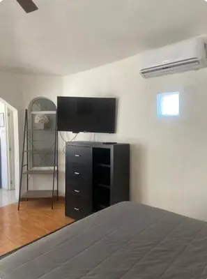Una televisión o centro de entretenimiento en Bonito apartamento Wifi alta, Minisplit