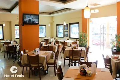 Un restaurante o sitio para comer en Hotel Fenix