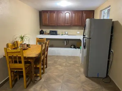 Una cocina o zona de cocina en Cabaña el Pino 1