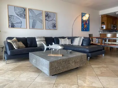 Zona de estar de Playa Blanca Condo - 9th Floor Ocean Views!