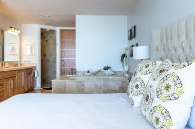 Cama o camas de una habitación en Playa Blanca Condo - 9th Floor Ocean Views!