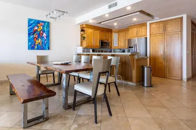 Una cocina o zona de cocina en Playa Blanca Condo - 9th Floor Ocean Views!