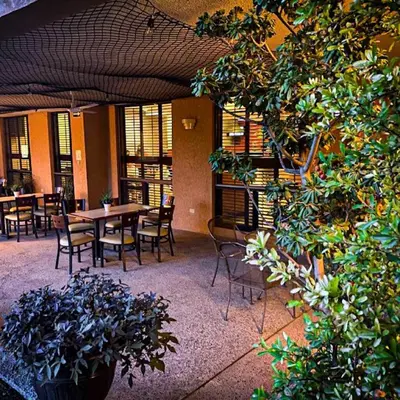Un restaurante o sitio para comer en Hotel Santa Fe