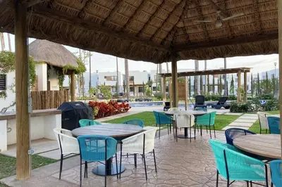 Un restaurante o sitio para comer en Preciosa Enjoyable Casa 12 Personas Alberca Playa Coto 24H