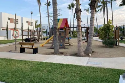 Zona de juegos infantil en Preciosa Enjoyable Casa 12 Personas Alberca Playa Coto 24H