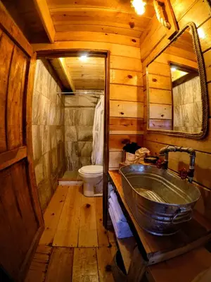 Un baño de Wooden Inn - Cabañas Boutique y Bubble Glamping en Creel
