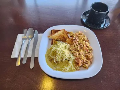 Comida en o cerca de este hotel