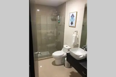 Un baño de Departamento de lujo en el Malecón