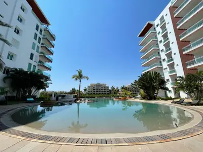 Piscina en o cerca de bonita habitación hotelera con balcón by G P S rentas