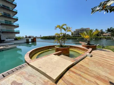 Piscina en o cerca de bonita habitación hotelera con balcón by G P S rentas