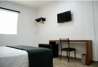 Una televisión o centro de entretenimiento en Hotel Capital Frontera