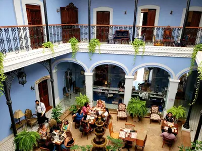 Un restaurante o sitio para comer en La Casa del General Hotel Boutique