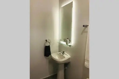 Un baño de Modern Decor Apartment near ocean