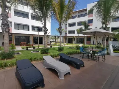 Jardín al aire libre en Modern Decor Apartment near ocean