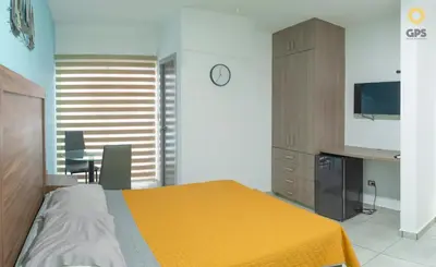 Una televisión o centro de entretenimiento en 6012 Habitación hotelera en Pacifika en Marina