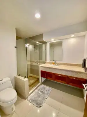 Un baño de FRENTE AL MAR A PIE DE PLAYA CON ALBERCA yJACUZZY